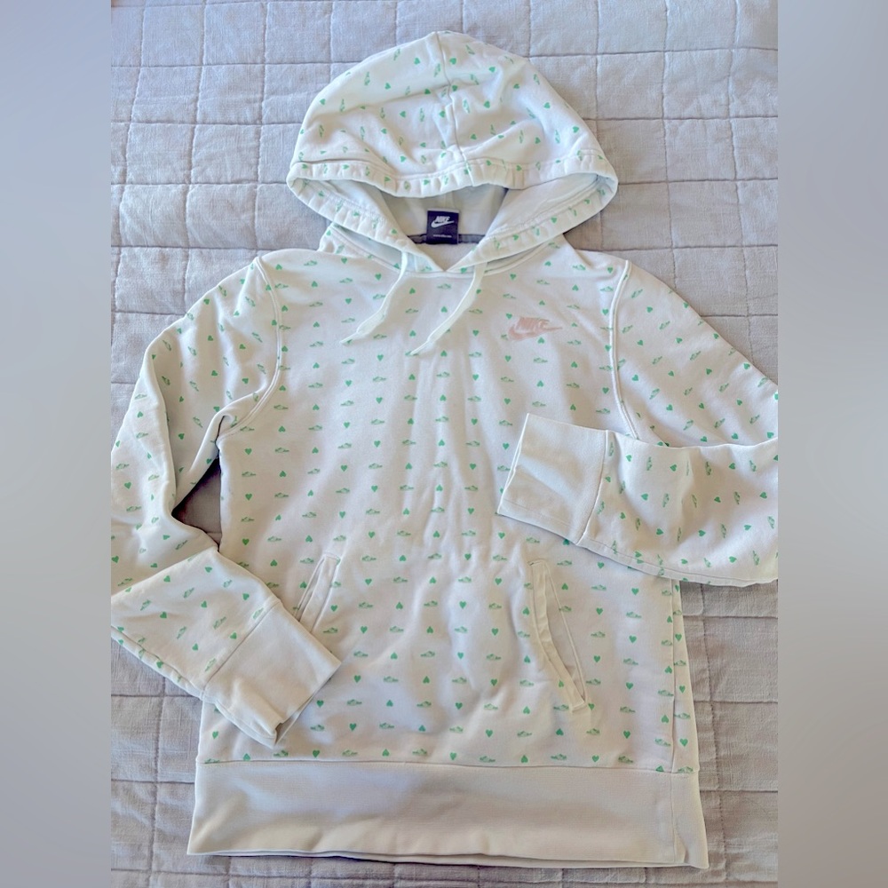 Very cute Nike hoodie, size M, more like S